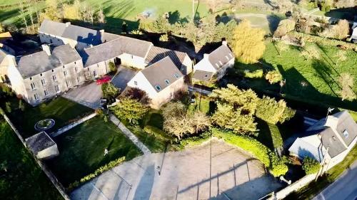 an overhead view of a large house with a yard at La Maison Gervaiserie & Spa in Réville