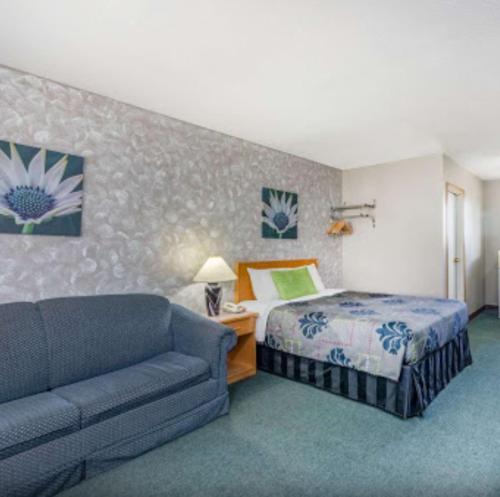 Postel nebo postele na pokoji v ubytování Almada Inn