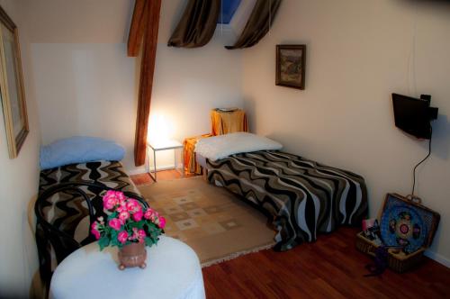 En eller flere senge i et værelse på Skelstrupgaard Apartments