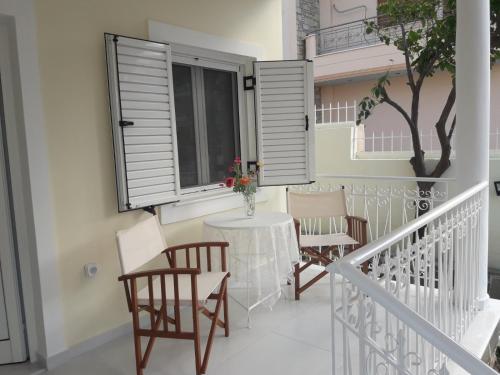 En balkong eller terrasse på NN Luxury Apartment near Athens airport