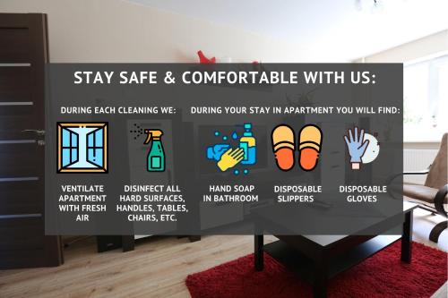 Ein Schild, auf dem steht, bei uns sicher und bequem zu bleiben. in der Unterkunft Modern 2 Rooms Apartment in Kaunas