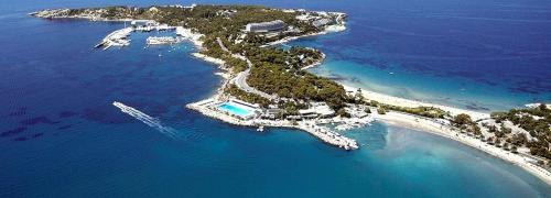 Vouliagmeni seaside flat