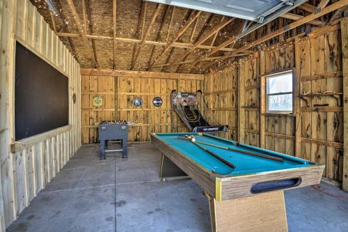 a ping pong room with a pool table in it at Springwater Cabin Near Hiking, Lakes, and Vineyards in Springwater