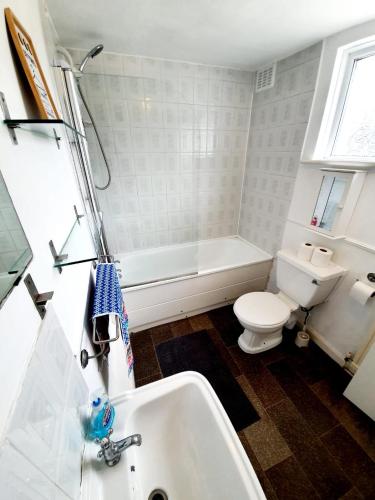 a bathroom with a white sink and a toilet at Rayleigh Town Centre 2 Bedroom Apartment in Rayleigh