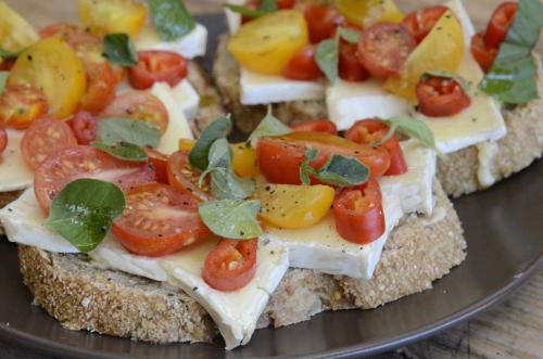 two slices of bread with cheese and tomatoes on it at miCielo - Baumhäuser in Vejer de la Frontera