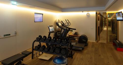 
The fitness center and/or fitness facilities at Lisboa Pessoa Hotel
