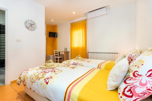 two beds sitting next to each other in a bedroom at Guest house Slatki Snovi in Knin