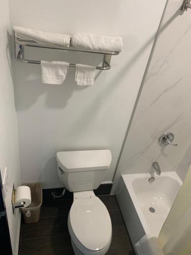 Un baño de Crescent Inn