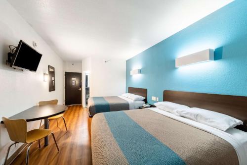 Postel nebo postele na pokoji v ubytování Motel 6-Lewisville, TX - Medical City