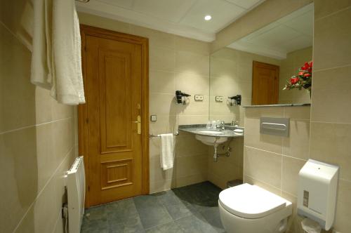 Ένα μπάνιο στο Hotel Els Puis