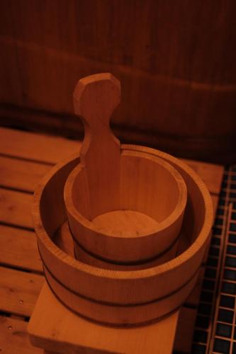 a wooden bowl sitting on top of a wooden table at 一棟貸ゲストハウス 傾㐂屋 Kabukiya in Hiroshima
