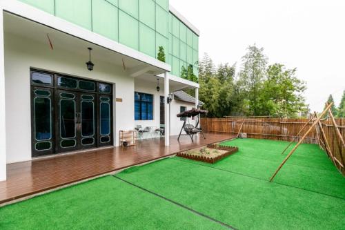 a house with a green lawn in the backyard at CSDY House in Shanghai