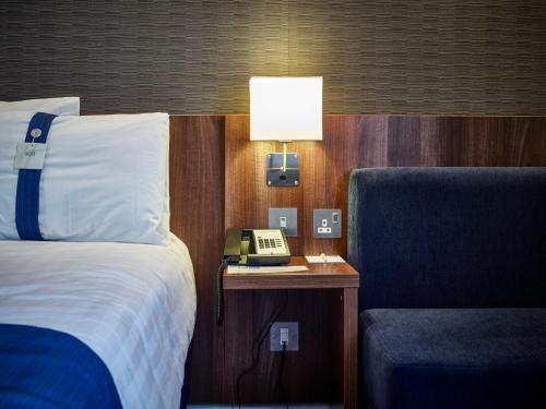 Ένα ή περισσότερα κρεβάτια σε δωμάτιο στο Holiday Inn Express Glenrothes by IHG