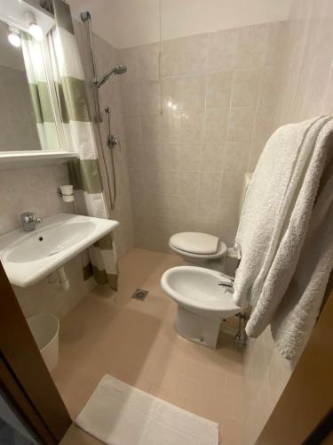 a bathroom with a toilet and a sink at Giovanna Rooms in Caorle