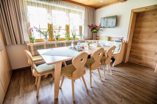 TV a/nebo společenská místnost v ubytování Der Hoferbauer