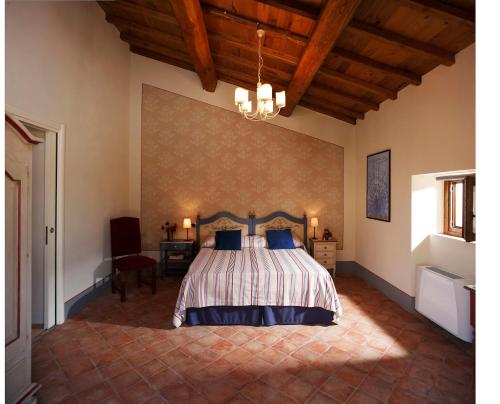 1 dormitorio con 1 cama en una habitación en La Vecchia Quercia en Poppi