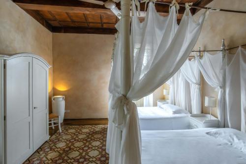 En eller flere senger på et rom på Villa Cassia di Baccano