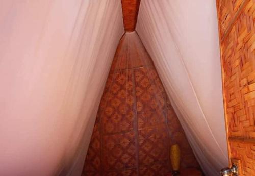 a room with a white ceiling and a wall at SHUKRAN Apartelle in Siquijor