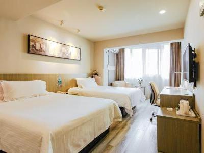 JinJiang Inn Hangzhou Road subway station Xiasha High Fashion Hotel tesisinde bir odada yatak veya yataklar