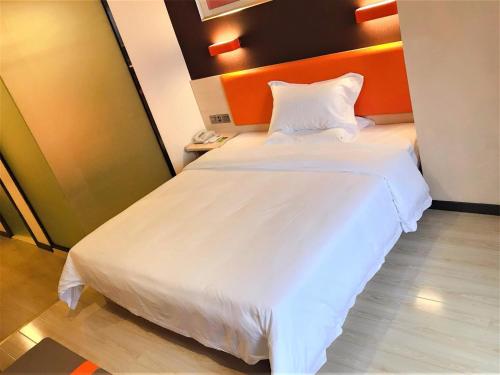 Cama o camas de una habitación en 7Days Premium Guiyang North Station