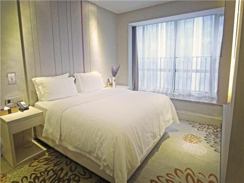 Posteľ alebo postele v izbe v ubytovaní Lavande Hotel Guiyang Flower Orchard Fortune Plaza