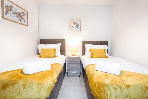 En eller flere senge i et værelse på Working in Swansea - Try us out