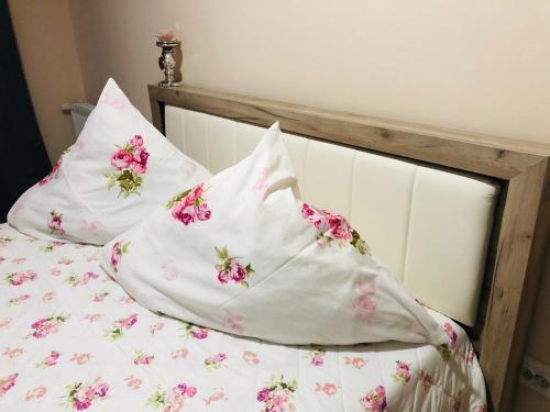 Una cama o camas en una habitación de Noblesse Hause