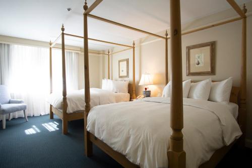 A bed or beds in a room at The Simsbury Inn