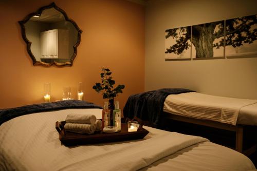 a room with two beds and a tray with towels and candles at Forest Park Hotel in Jasper