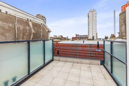 The i360 flat, penthouse, sea view, large private roof terrace, central Brighton 2 bedroom flat photo 57