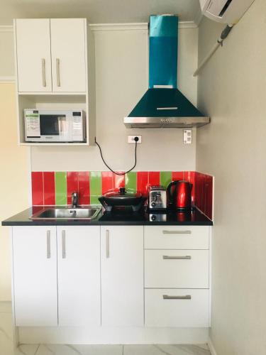 Dapur atau dapur kecil di 136 St George Motel
