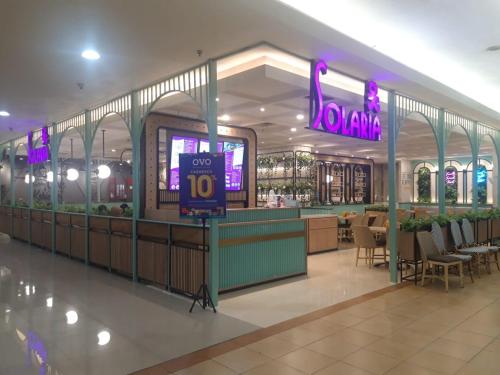 Un restaurante u otro lugar para comer en Choice City Hotel