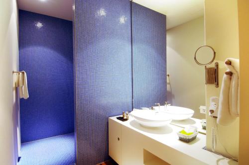 Ein Badezimmer in der Unterkunft Kavaliershaus Suitehotel am Finckenersee