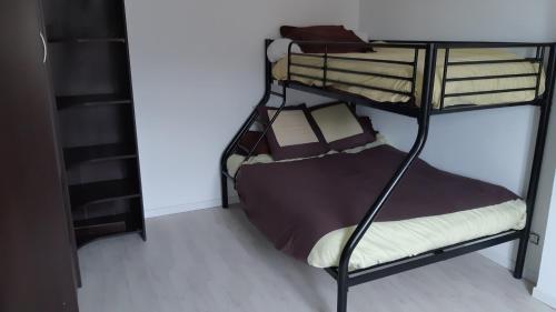 a black bunk bed in a small room at Les Hauts de Proisy in Proisy
