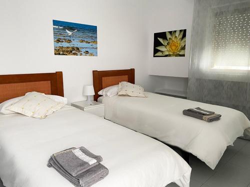 two beds sitting next to each other in a room at Duplex playa chica in Puerto del Rosario