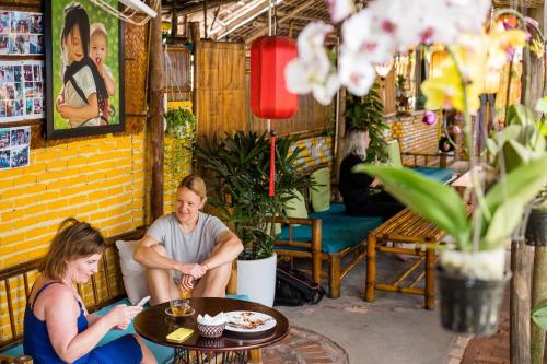 Clientes alojados en Under The Coconut Tree Hoi An Homestay