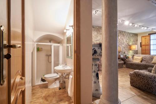 Ένα μπάνιο στο CAL PADRI1871 - 30min to Barcelona, Groups & Families, Beach Stylish House