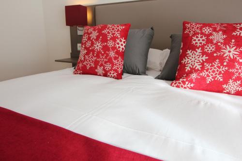  Pierre & Vacances Andorra El Tarter -  Room  picture :   Safety deposit box    Hairdryer    Iron                           