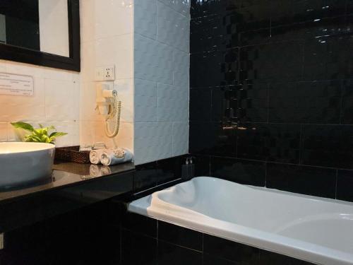 Bilik mandi di Aristocrat Residence & Hotel