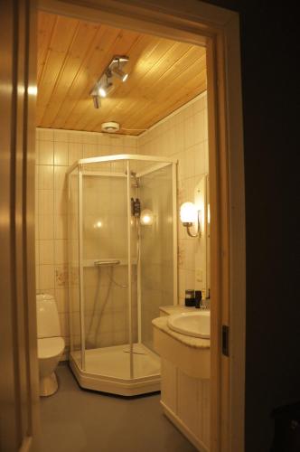 Koupelna v ubytování Charming house with panoramic sea view over Bråviken!