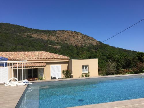 Swimmingpoolen hos eller tæt på VILLAS MATTEU