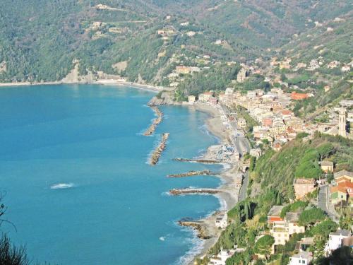 an aerial view of a beach with houses on a hill at Giada in Moneglia
