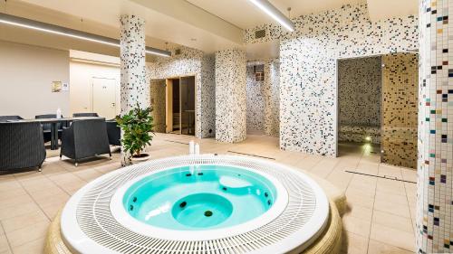 a hot tub in the middle of a room at VICTORIA Hotel Kaunas in Kaunas
