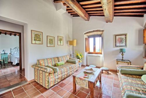 a living room with a couch and a table at Agriturismo Fattoria Celle in Figline Valdarno