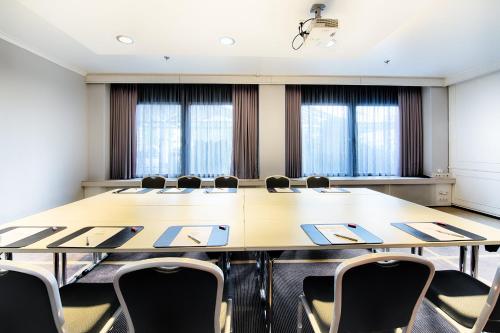 a conference room with a large table and chairs at Crowne Plaza Frankfurt Congress Hotel by IHG in Frankfurt/Main