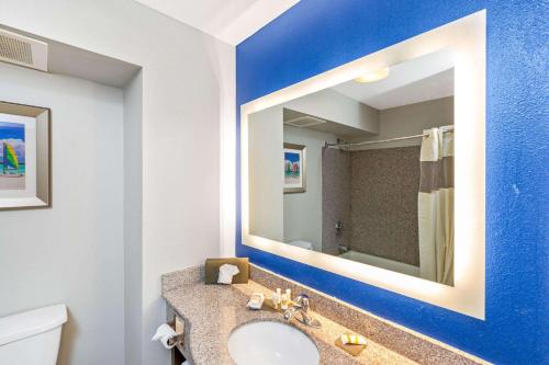 Koupelna v ubytování La Quinta by Wyndham NE Long Beach/Cypress