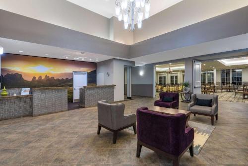 a lobby with a waiting area with chairs and tables at La Quinta Inn & Suites by Wyndham Loveland Estes Park in Loveland