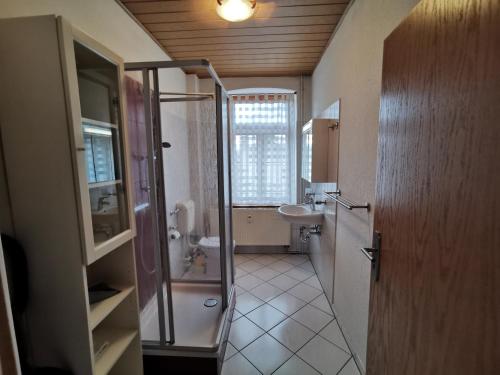 Bathroom sa Ferienwohnung "Zur Kleinbahn"