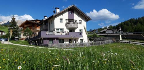Photo de la galerie de l'établissement App. Villa Fraina, à San Cassiano
