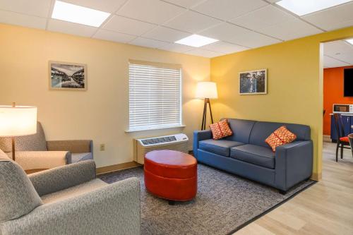 Χώρος καθιστικού στο Econo Lodge Hammond